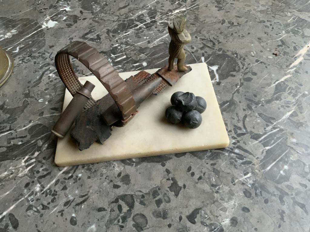 Trench Art Napoleon tussen oorlogsafval, Verzamelen, Militaria | Algemeen, Ophalen of Verzenden, Landmacht, Nederland