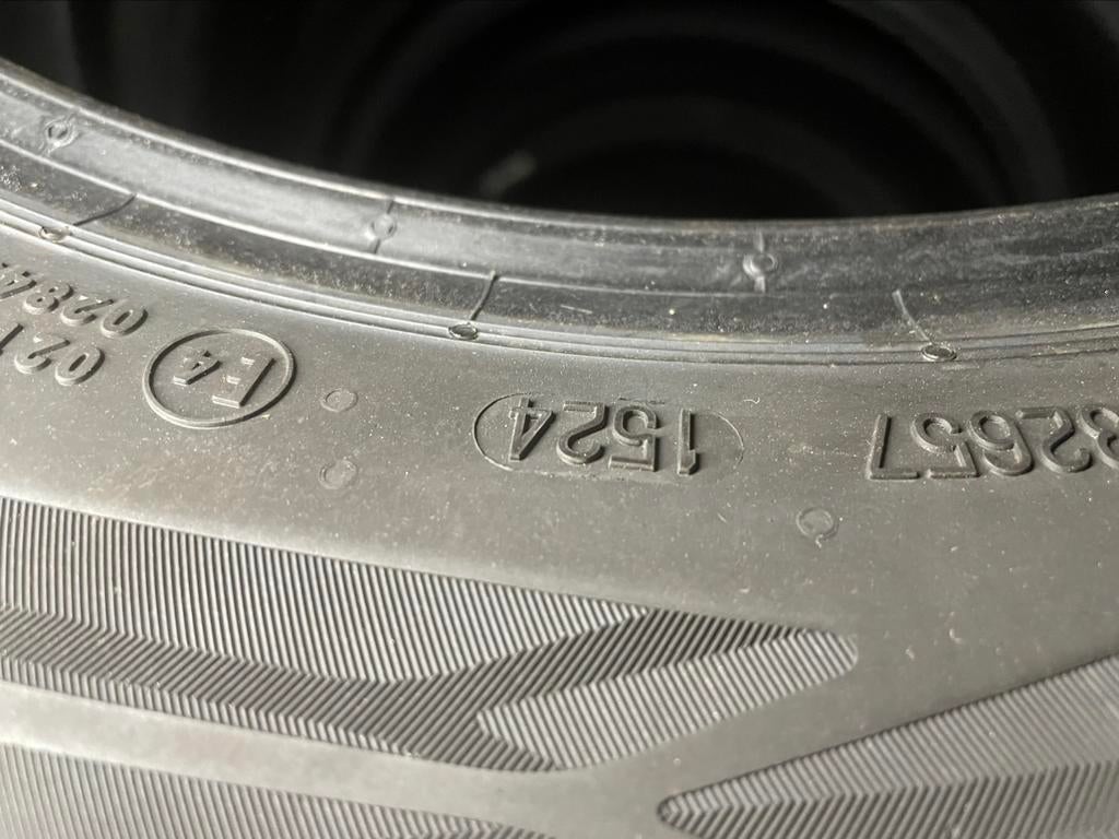 “215 55 17 continental. Demo. Puntjes zitten er nog op”, Ophalen, 17 inch, Band(en), Personenwagen
