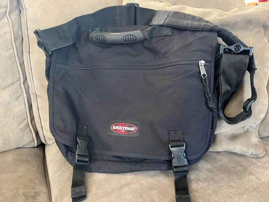 Eastpack schoudertas, meerdere vakken, voor school/laptop, Ophalen of Verzenden, 17 inch of meer, Gebruikt