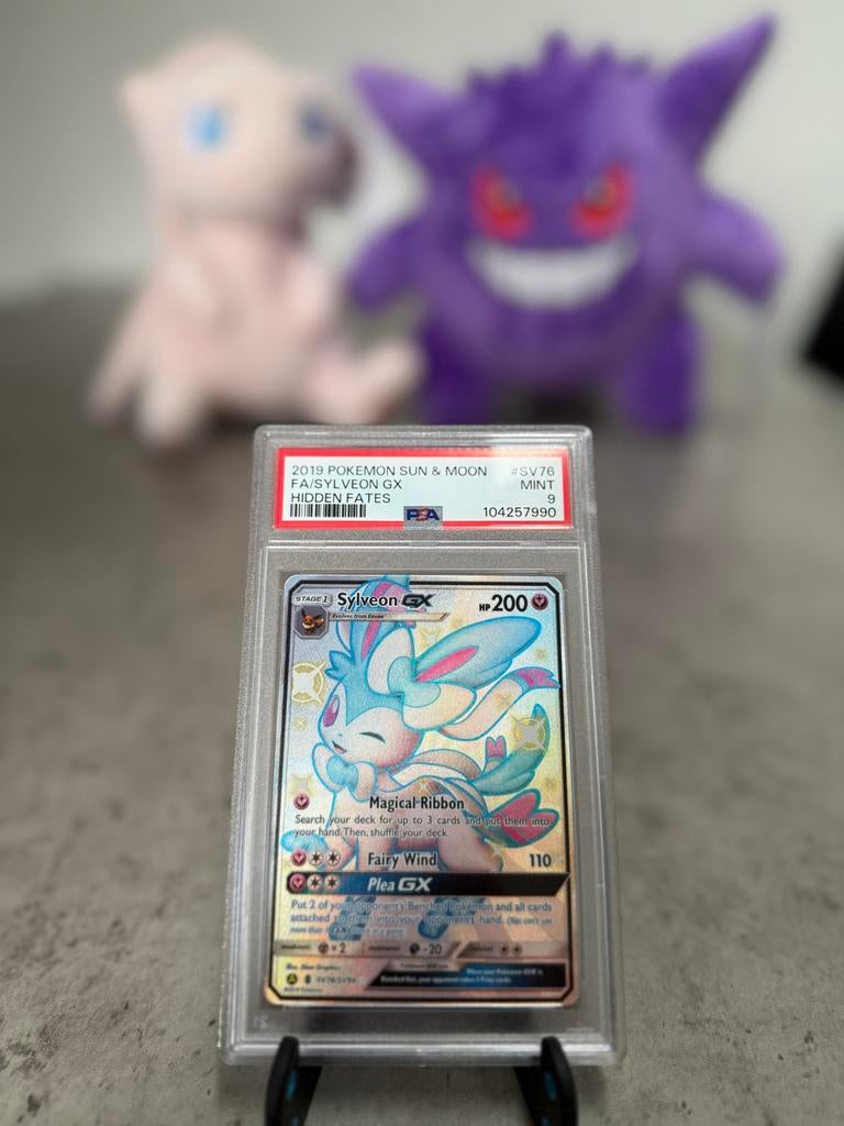 Pokémon Sylveon GX Hidden Fates, Ophalen of Verzenden, Zo goed als nieuw, Losse kaart, Foil