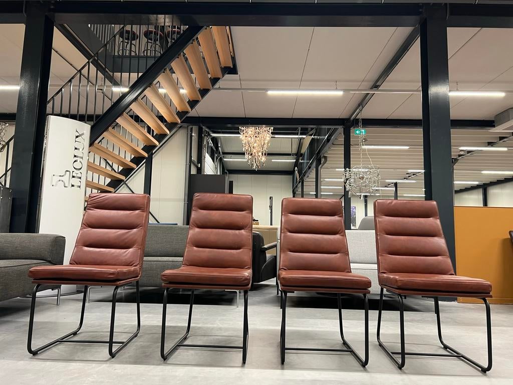 4 Nieuw Gelderland 7854 Eetkamerstoelen bruin leer Stoel