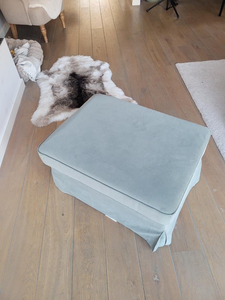 IKEA Ektorp Voetenbank/Poef + Extra Hoes (Nieuw), Huis en Inrichting, Banken | Voetenbanken en Poefen, 50 tot 75 cm, Nieuw, Ophalen of Verzenden