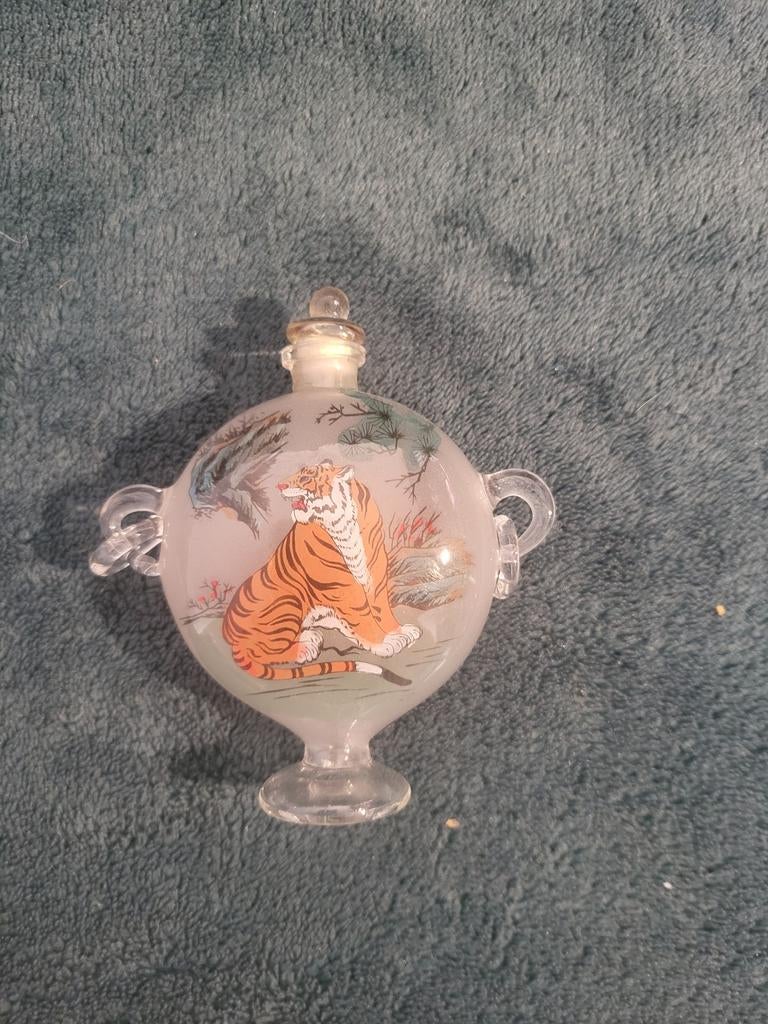 Chinees parfumflesje opalineglas met tijger (7), Antiek en Kunst, Ophalen