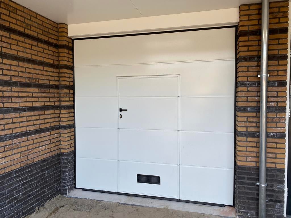 Garagedeur met motor extra geïsoleerd, 10 jaar garantie!, Doe-het-zelf en Verbouw, Deuren en Horren, Ophalen of Verzenden, Glas
