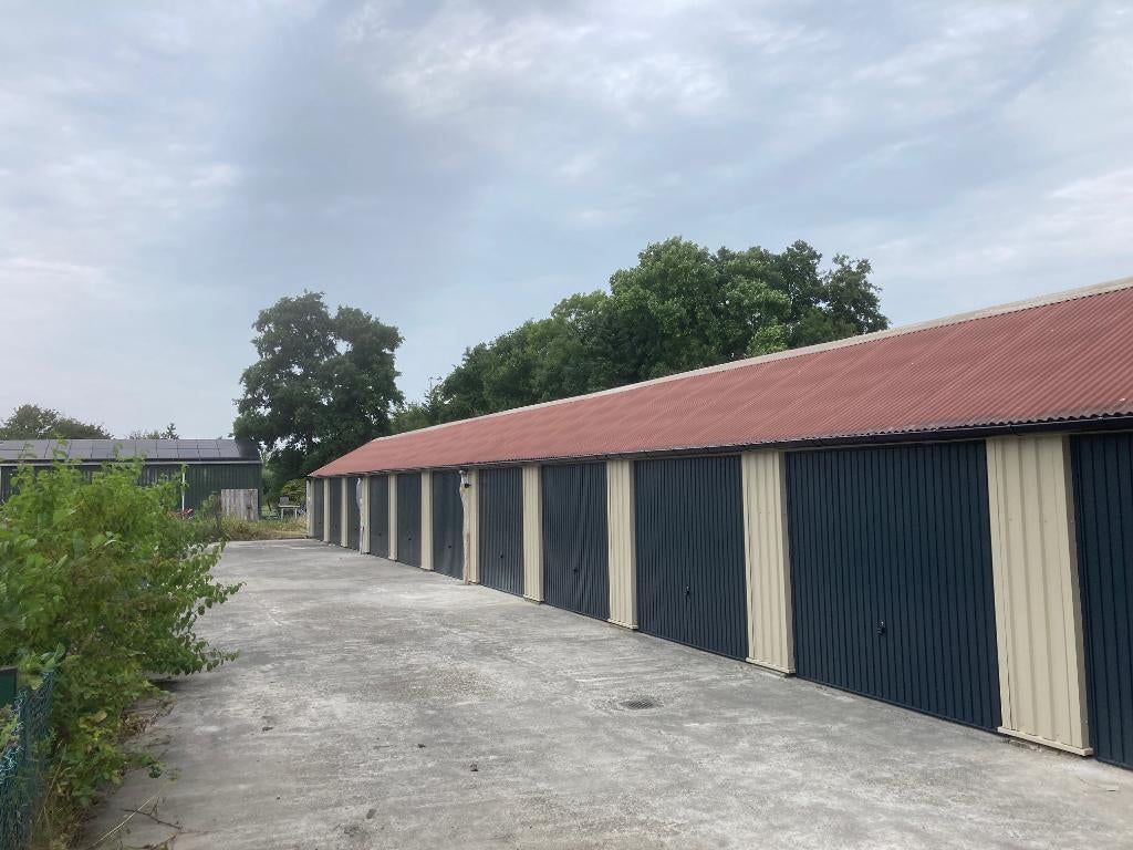 Garageboxen op eigen grond., Hobby en Vrije tijd, Ophalen, Zo goed als nieuw