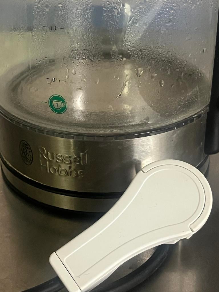 Russell Hobbs Waterkoker - Platte Stekker, 1 tot 2 liter, Ophalen of Verzenden, Gebruikt, Draadloos