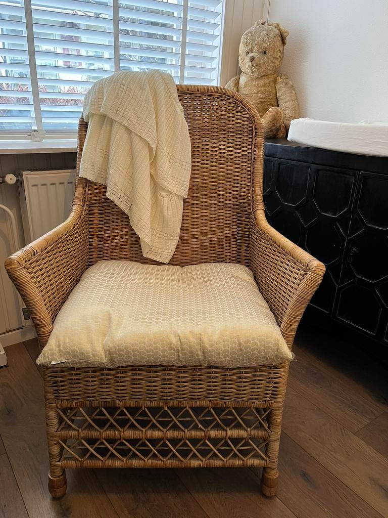 Bijzondere rieten stoel / fauteuil, Ophalen, Bruin, Riet of Rotan, Zo goed als nieuw