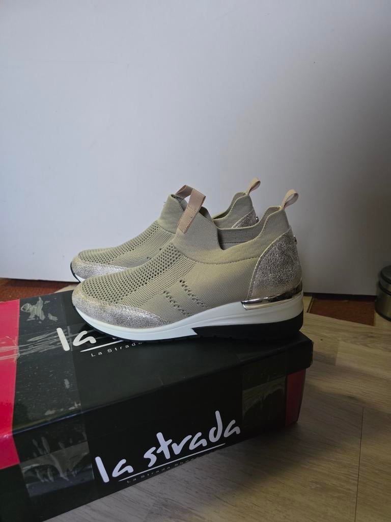 Nieuw la strada maat 38 beige, Ophalen of Verzenden, Nieuw, Beige, Sneakers of Gympen