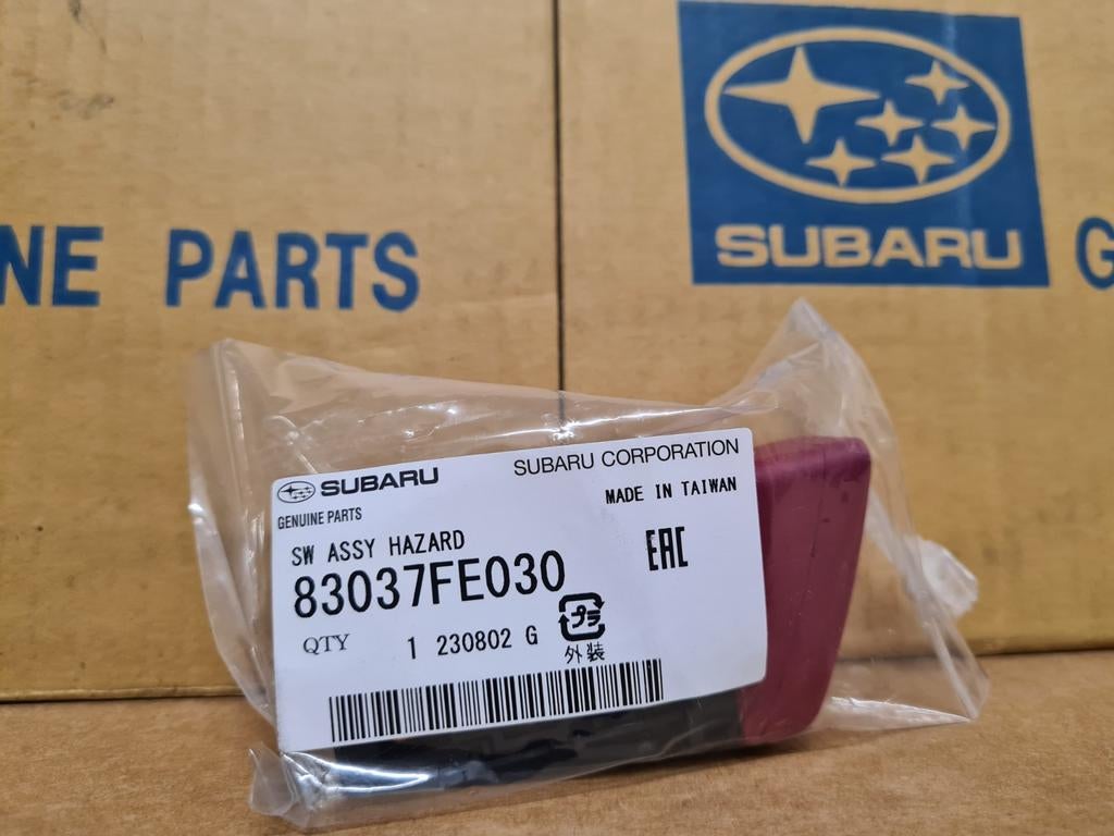 subaru impreza jdm red hazard light switch 83037FE030 nieuw, Ophalen of Verzenden, Nieuw, Subaru