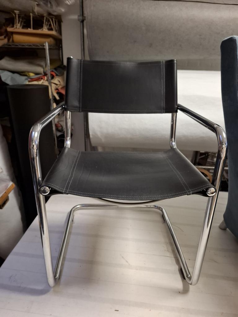Vintage B34 stoel in zwart leer en aluminium frame, Huis en Inrichting, Stoelen, Ophalen, Zwart, Design, Leer