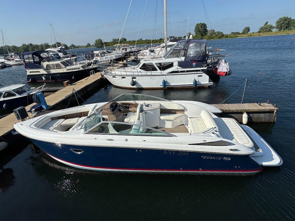 Cobalt 302, Weinig Vaaruren, Ophalen, Binnenboordmotor, 6 meter of meer, Zo goed als nieuw