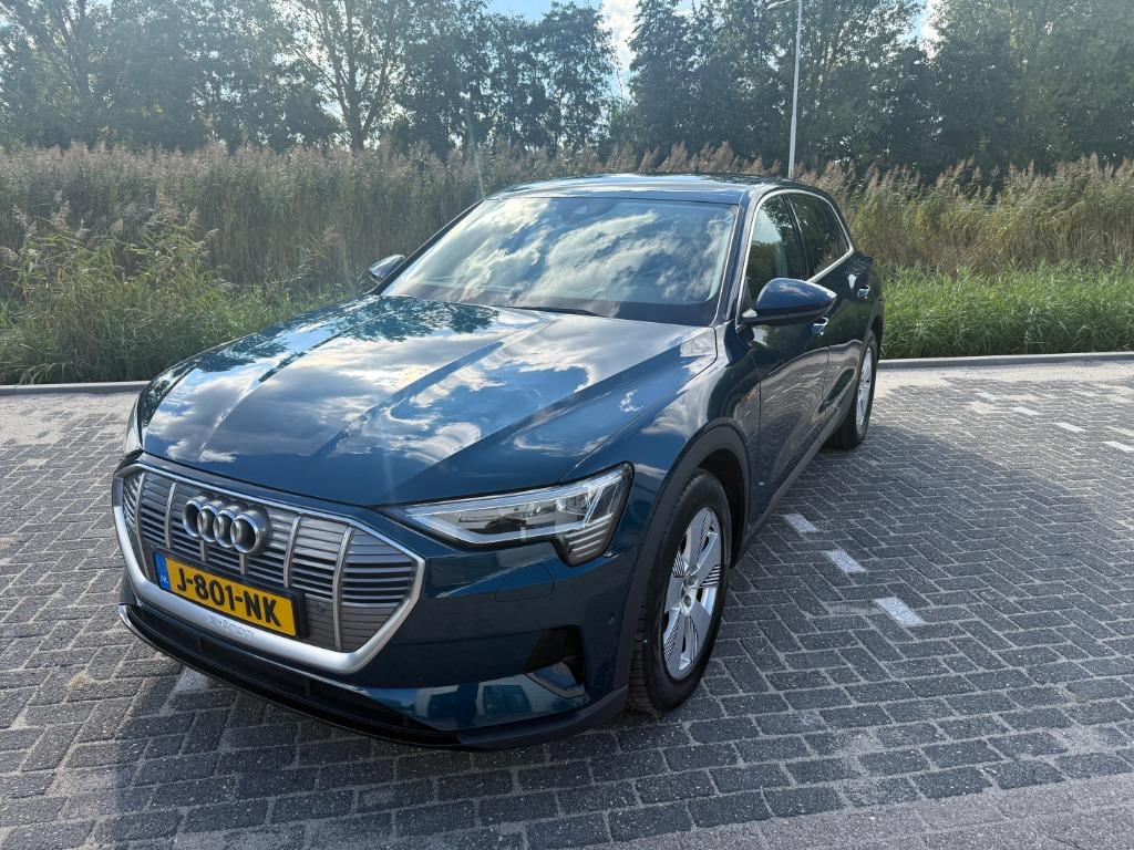 Audi e-tron 50 Quattro 313pk 2020 Blauw, Auto's, Audi, Automaat, Stof, 1800 kg, Zwart