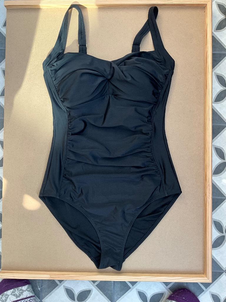 Corrigerend Zwart Badpak Merk Beachwave Maat 42 nieuw, Zwart, Nieuw, Badpak, Ophalen of Verzenden