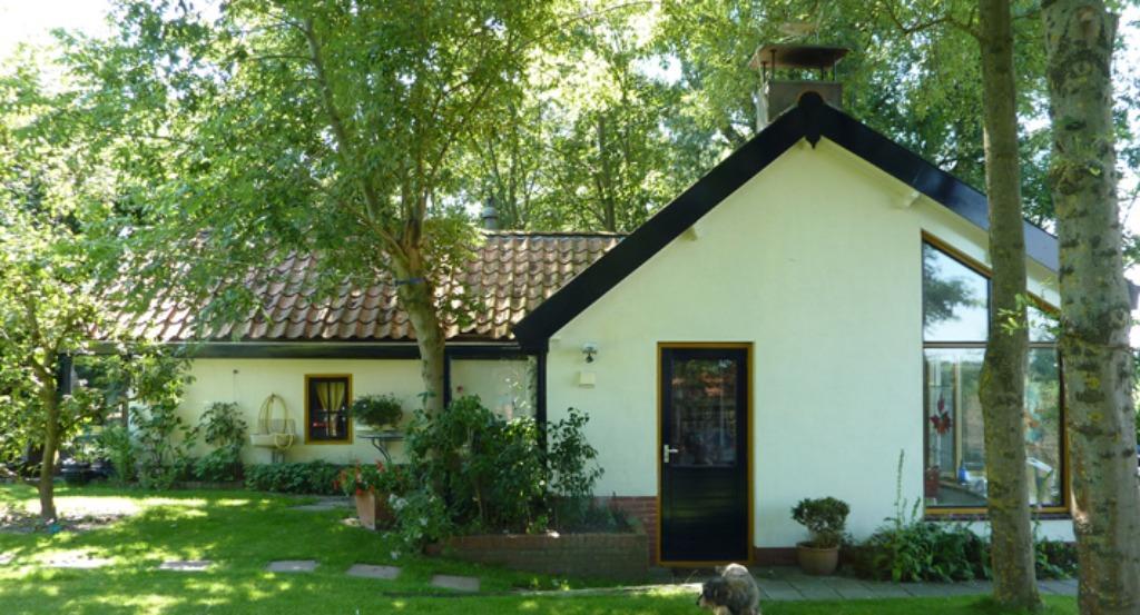 Te huur: Vakantiehuisje aan het water in Noord-Groningen (2, Internet, 1 slaapkamer, Chalet, Bungalow of Caravan, Aan meer of rivier