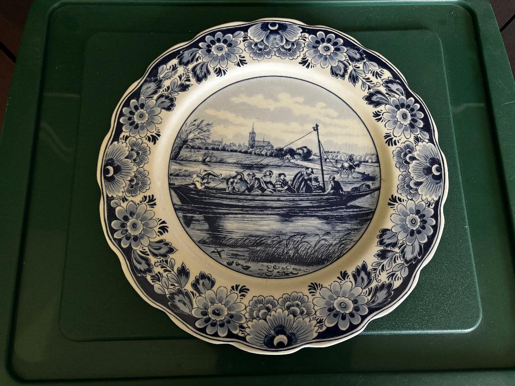 Delfts blauw bord - boot in Hollands landschap - 39 cm, Ophalen