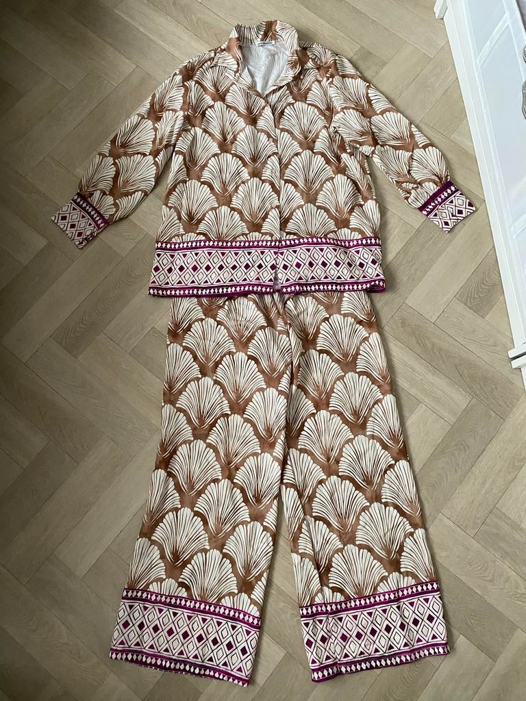 Co-ord set blouse broek paars beige maat Onze size, Maat 38/40 (M), Kostuum of Pak, Beige, Ophalen of Verzenden