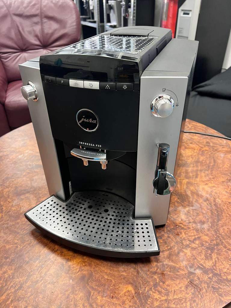Jura f 50, Witgoed en Apparatuur, Stoompijpje, 10 kopjes of meer, Koffiemachine, Ophalen of Verzenden