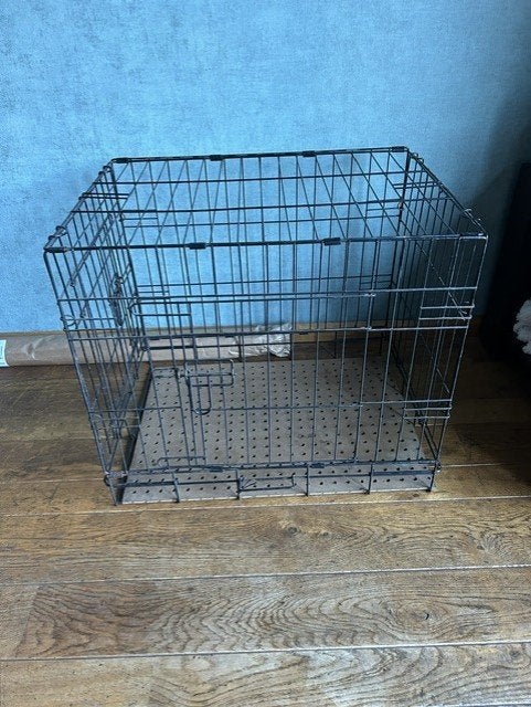 O34-zwarte honden bench 60x44x52cm met 2 deurtjes, Ophalen, Gebruikt
