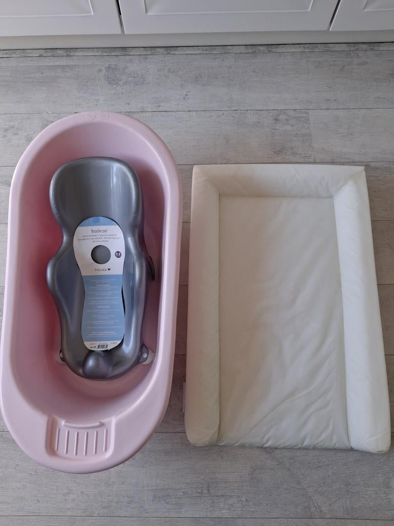 Bad met badzitje prenatal en aankleedkussen, Kinderen en Baby's, Badjes en Verzorging, Ophalen, Gebruikt, Prenatal, Badzitje of Badring