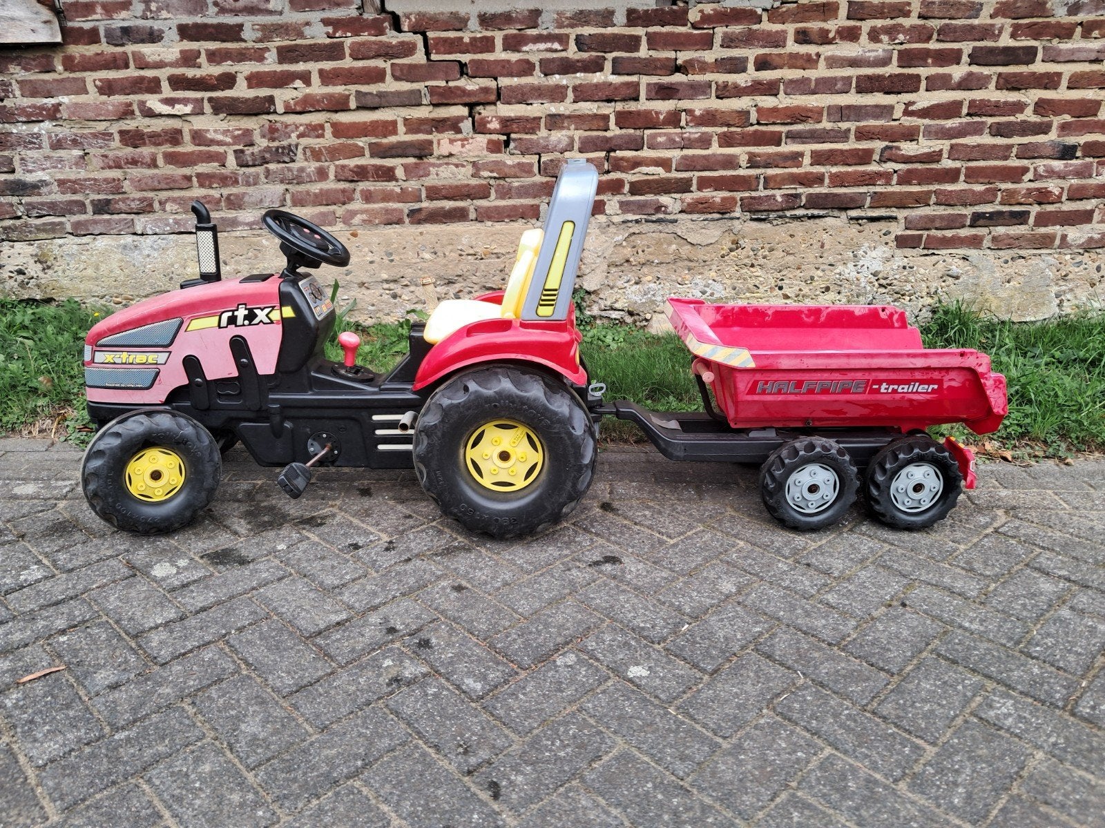 grote traptractor met aanhanger die kan kiepen., Ophalen, Gebruikt, Overige merken
