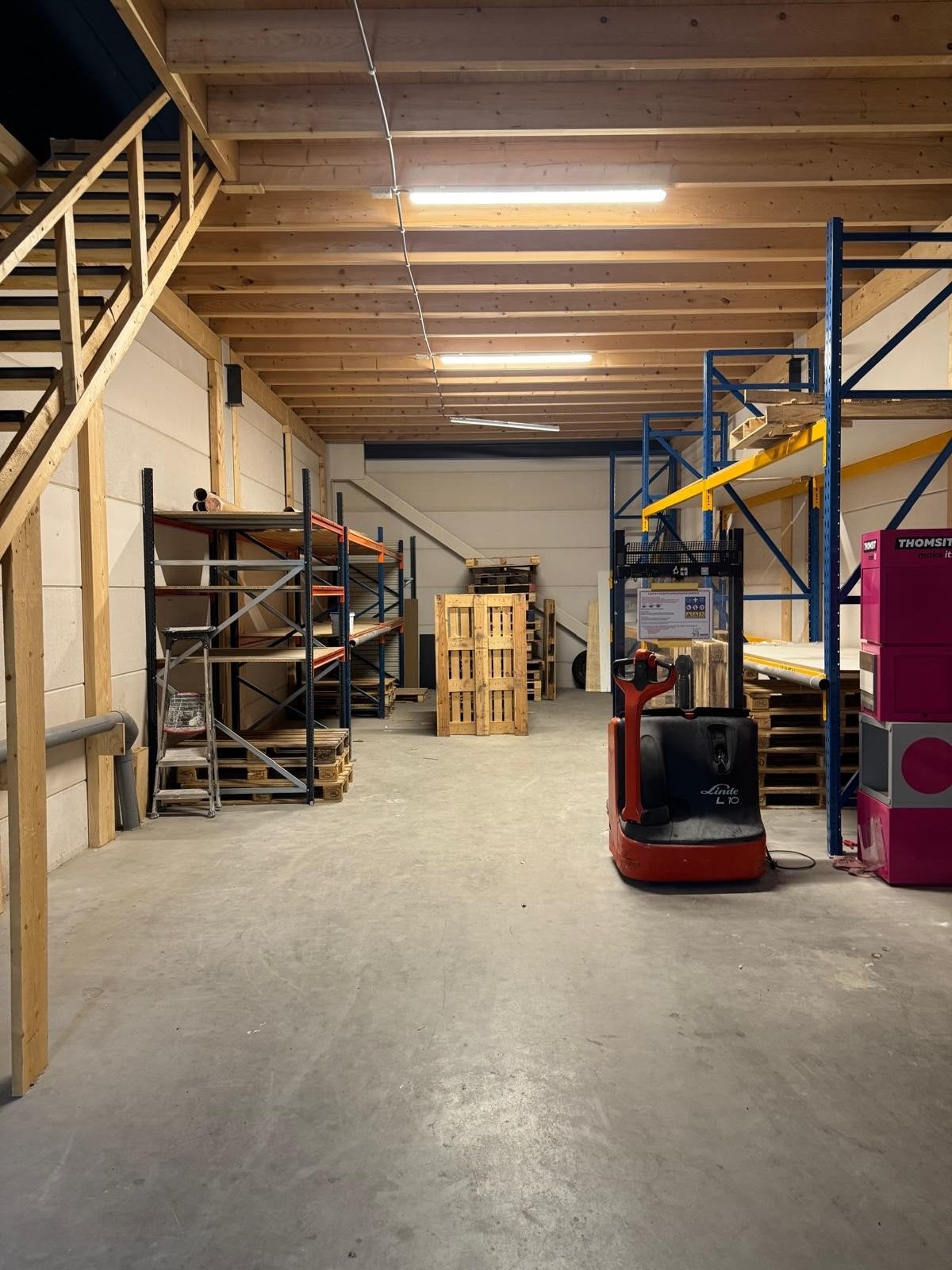 Te huur: Ruime bedrijfsruimte met kantoor en opslag, Utrecht