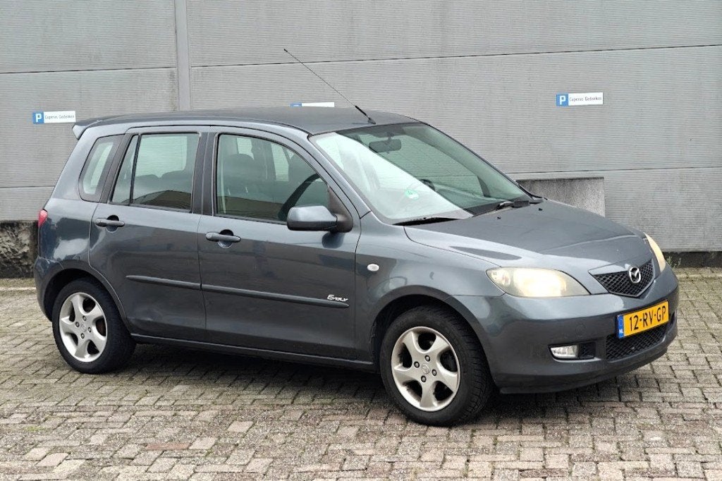 Mazda 2 1.4 nieuwe apk en distributieriem! export / zo mee, Auto's, Voorwielaandrijving, 1025 kg, 40 €/maand, 4 cilinders