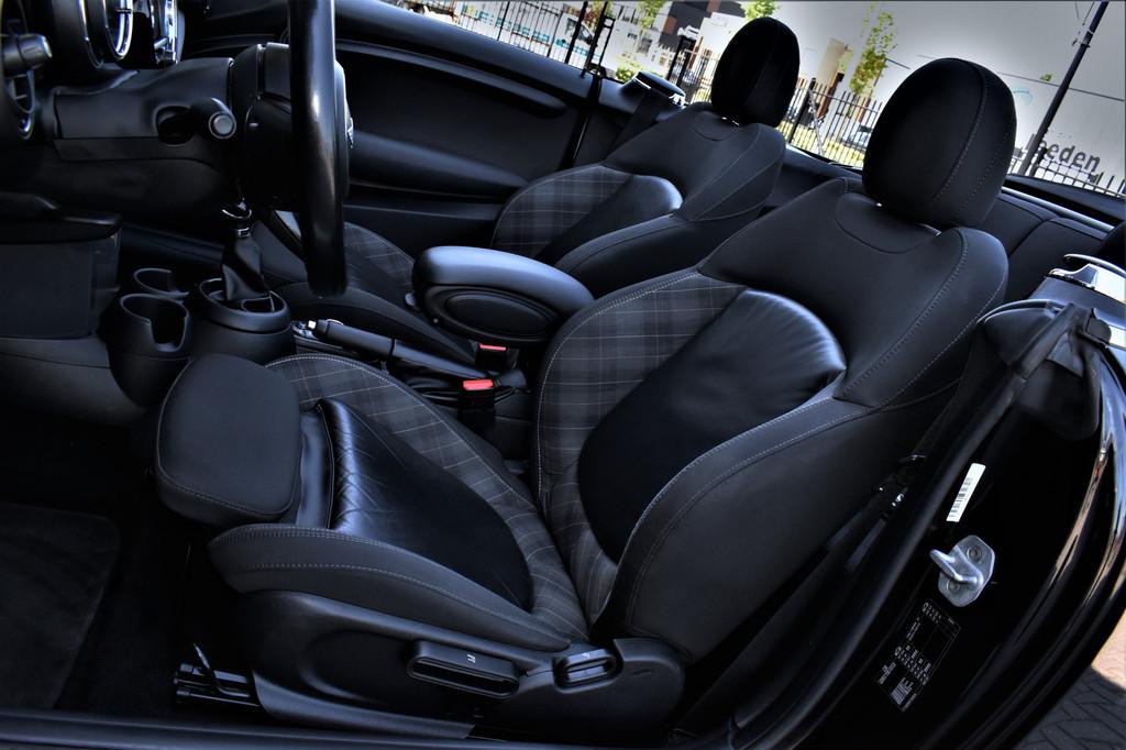 MINI Cabrio 1.5 Cooper 136pk Automaat Pepper Serious Busines, Auto's, Mini, 136 pk, Gebruikt, Cabriolet, 4 stoelen