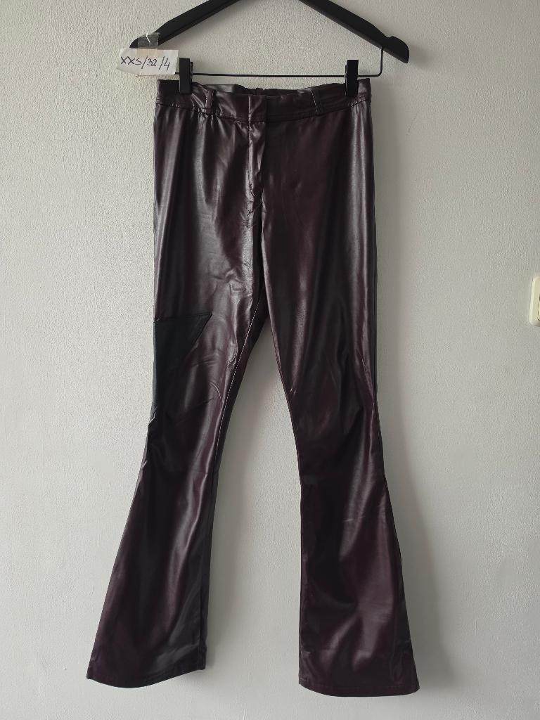Eco leer broek maat XXS/32, Kleding | Dames, Broeken en Pantalons, Ophalen of Verzenden, Zo goed als nieuw, Maat 34 (XS) of kleiner