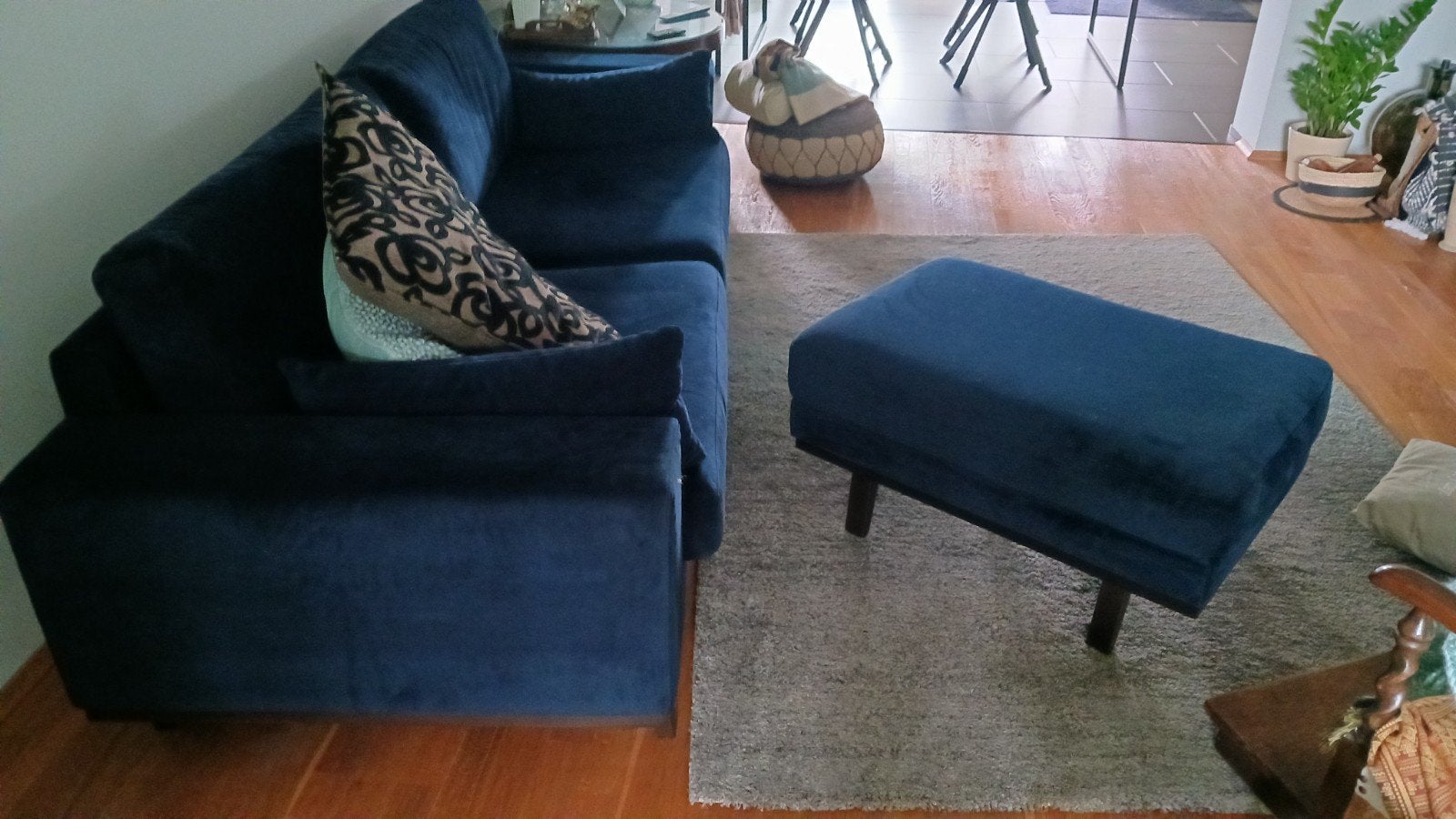 Prachtig blauw velours bank met losse hokker, Ophalen, Zo goed als nieuw
