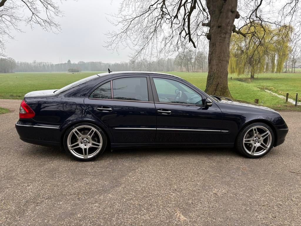 Mercedes-Benz E-Klasse Kompr Sedan AUT 2007 Blauw avantgarde, Auto's, Mercedes-Benz, Achterwielaandrijving, 4 cilinders, Blauw