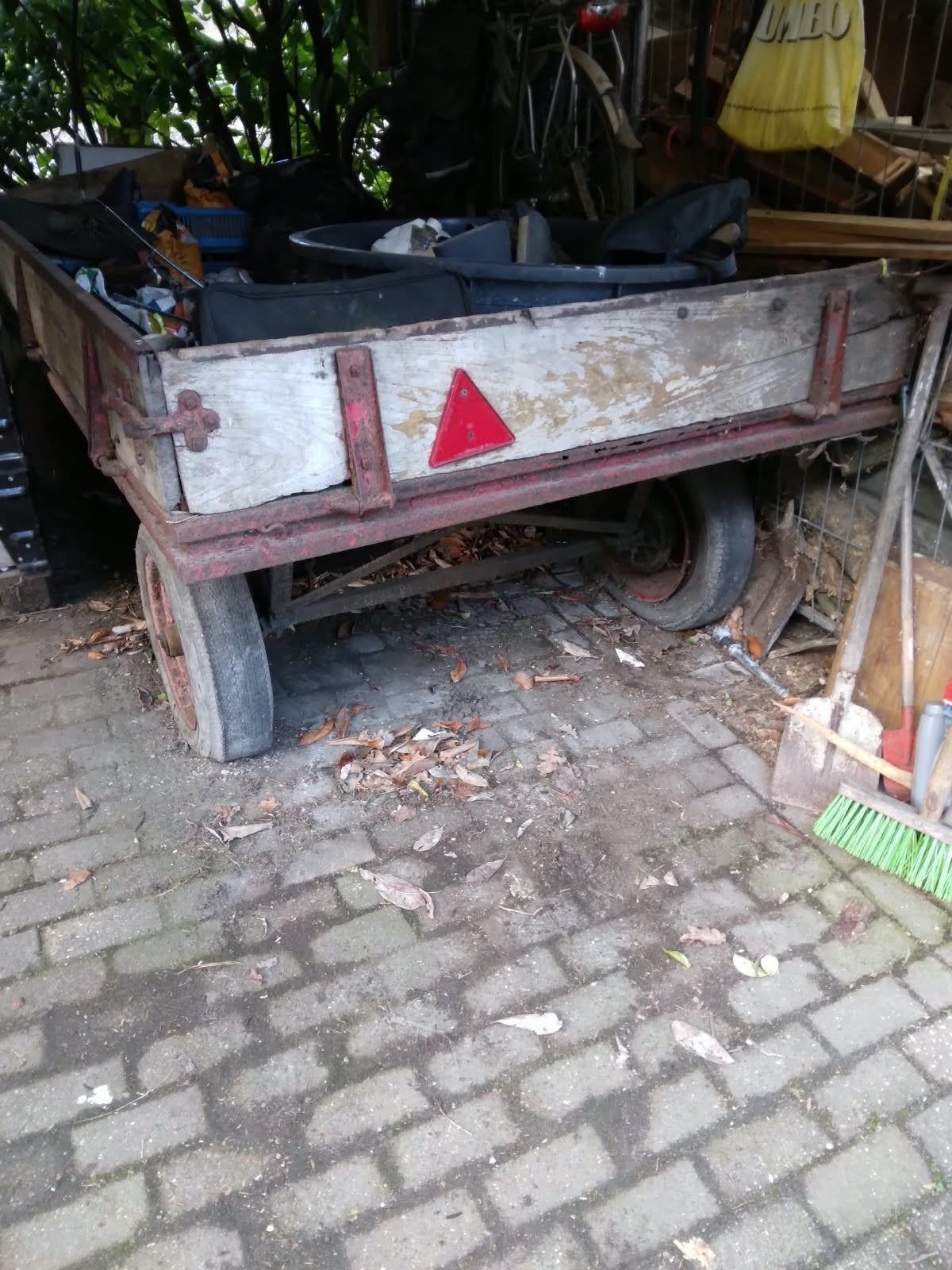 Oude landbouwwagen met lekke band, Auto diversen, Ophalen, Gebruikt