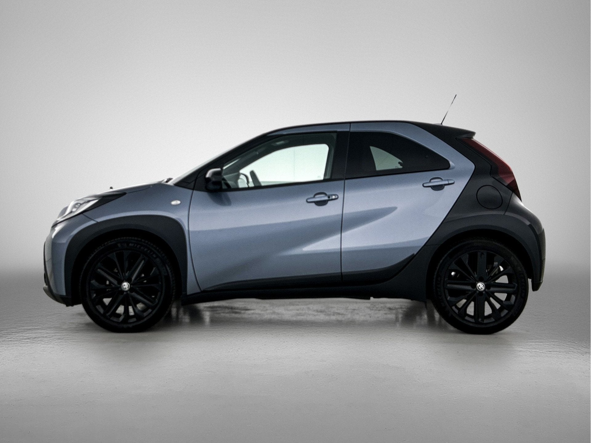 Toyota Aygo X 1.0 VVT-i S-CVT Premium (bj 2024, automaat), 12 maanden, Stof, Gebruikt, 4 stoelen