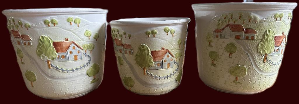 3 stuks Bassano potten met relief design uit italie, Tuin en Terras, Bloempotten, Ophalen, Rond, Zo goed als nieuw, Aardewerk