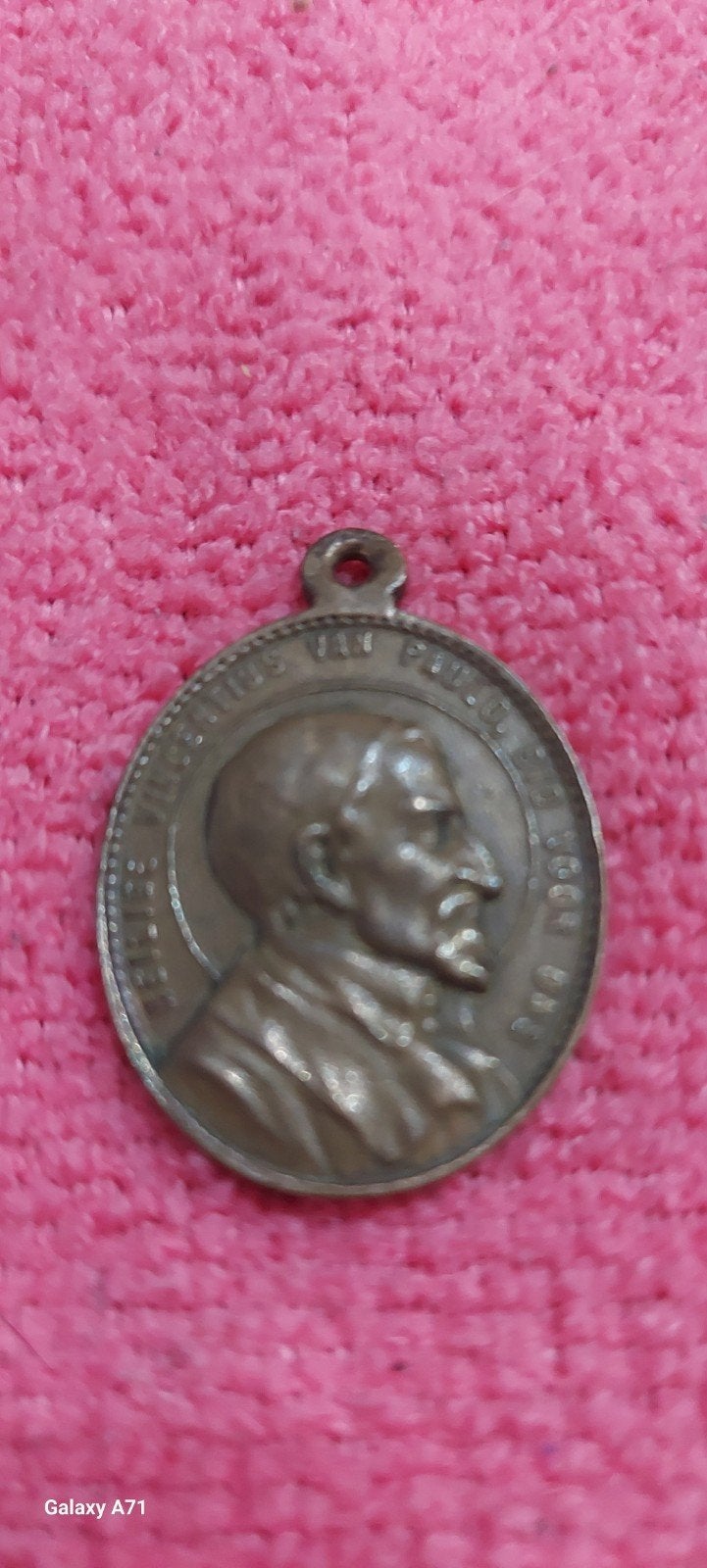 Antieke medaille Vincentius a Paulo en Maria met kind, Ophalen of Verzenden, Brons, Buitenland