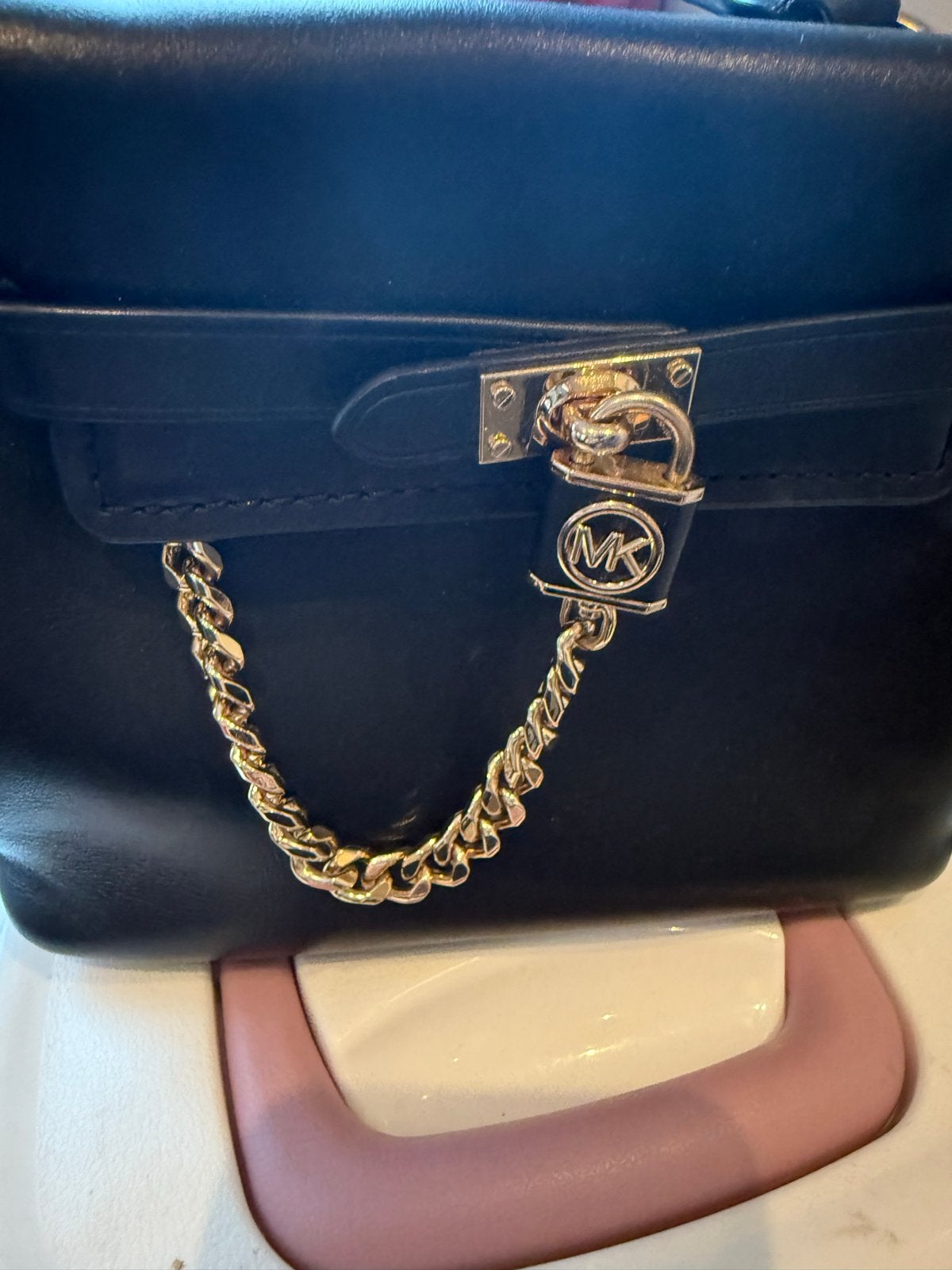 Michael Kors Handtas Zwart met Gouden Details, Ophalen of Verzenden, Gebruikt, Zwart, Handtas
