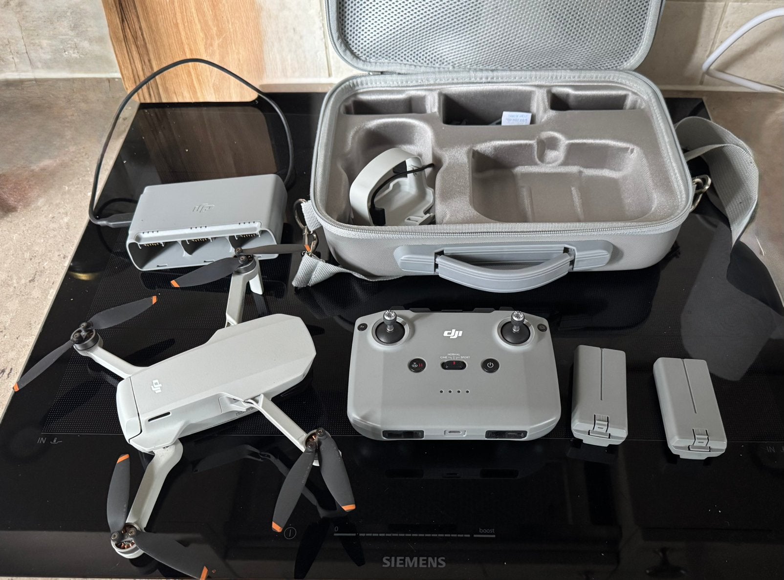 Dji mini 2 met 2 accu’s en veel accessoires., Audio, Tv en Foto, Drones, Cameradrone, Verzenden, 5 tot 10 kilometer, Zo goed als nieuw