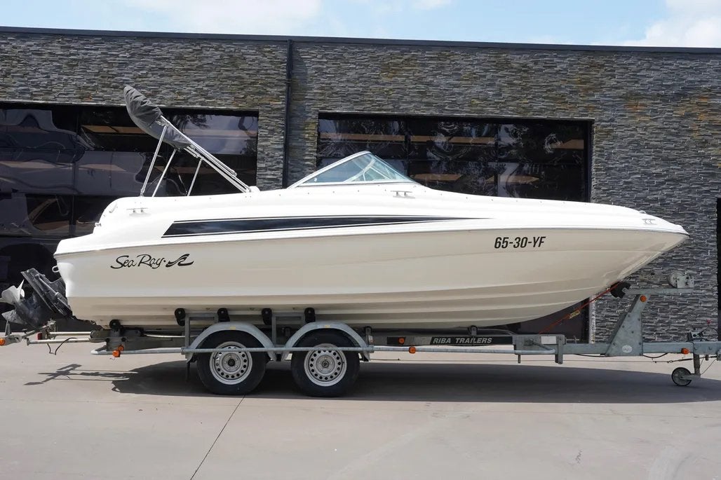 Sea Ray 210 Sundeck, Ophalen, Gebruikt, Binnenboordmotor, 190 pk