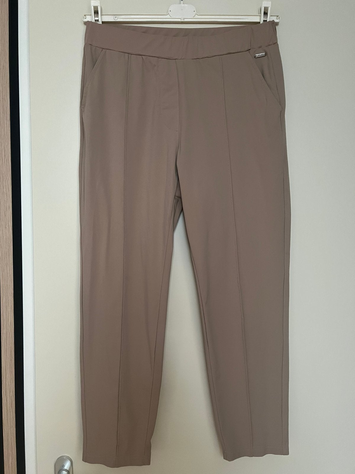 Ambika mooie broek van travelstof/ maat L, Verzenden, Beige, Maat 42/44 (L), Zo goed als nieuw