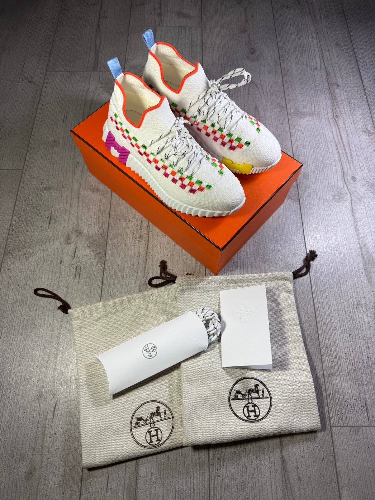 Hermes, Kleding | Heren, Schoenen, Wit, Ophalen of Verzenden, Sneakers of Gympen, Zo goed als nieuw