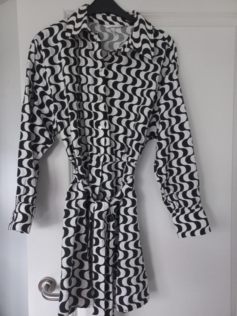 H&M blouse jurk met ceintuur, zwart wit print, maat M, Maat 38/40 (M), H&M, Zwart, Ophalen of Verzenden