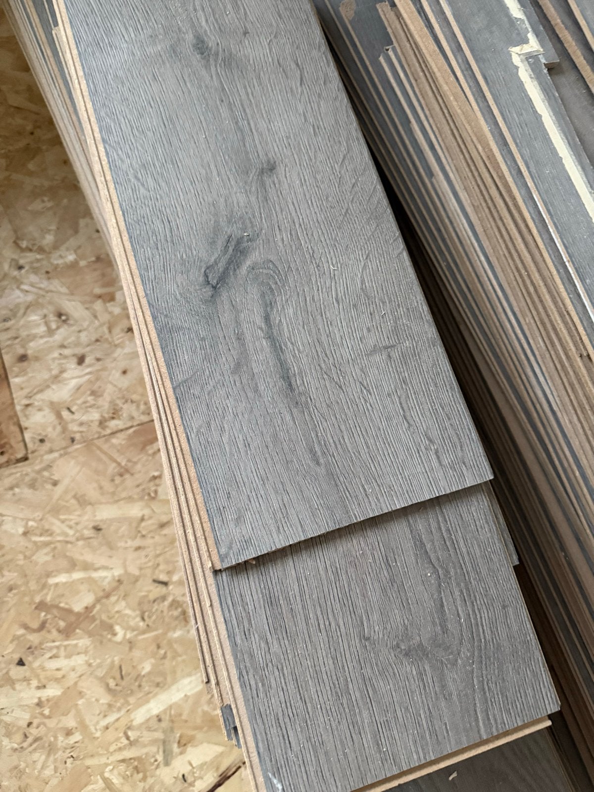 Laminaat vloerdelen - Grijs eiken look 25m2/28m2, Ophalen, Gebruikt, 10 m² of meer, 10 tot 30 cm