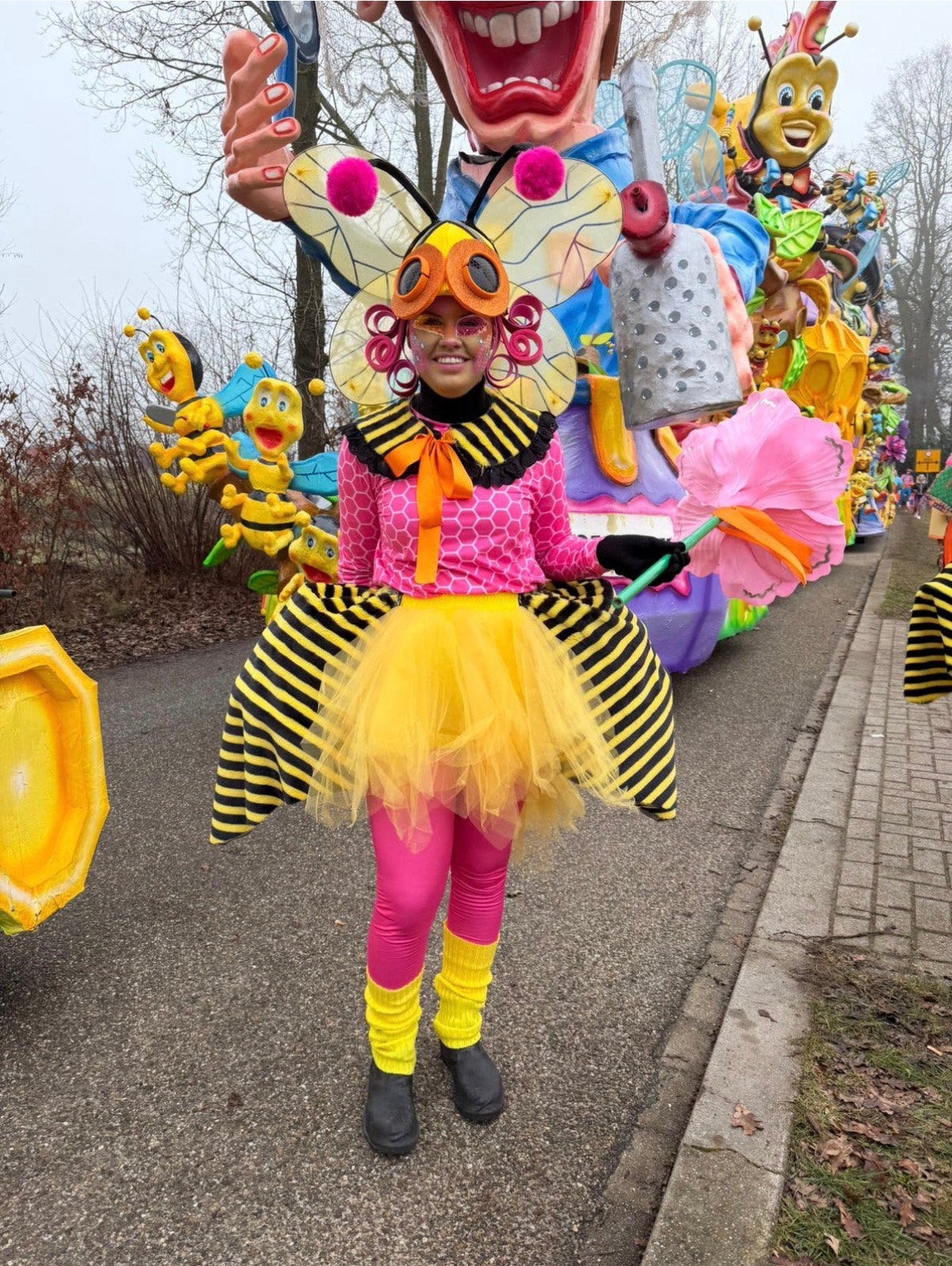 Grote loopgroep thema bijen imkers aardbeien en beegees, Kleding | Dames, Carnavalskleding en Feestkleding, Ophalen of Verzenden