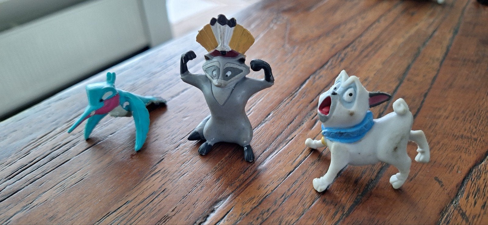 Flit kolibrie uit Disney Pocahontas 2stuks 1995, Ophalen of Verzenden, Pocahontas of Kl. Zeemeermin, Gebruikt, Beeldje of Figuurtje