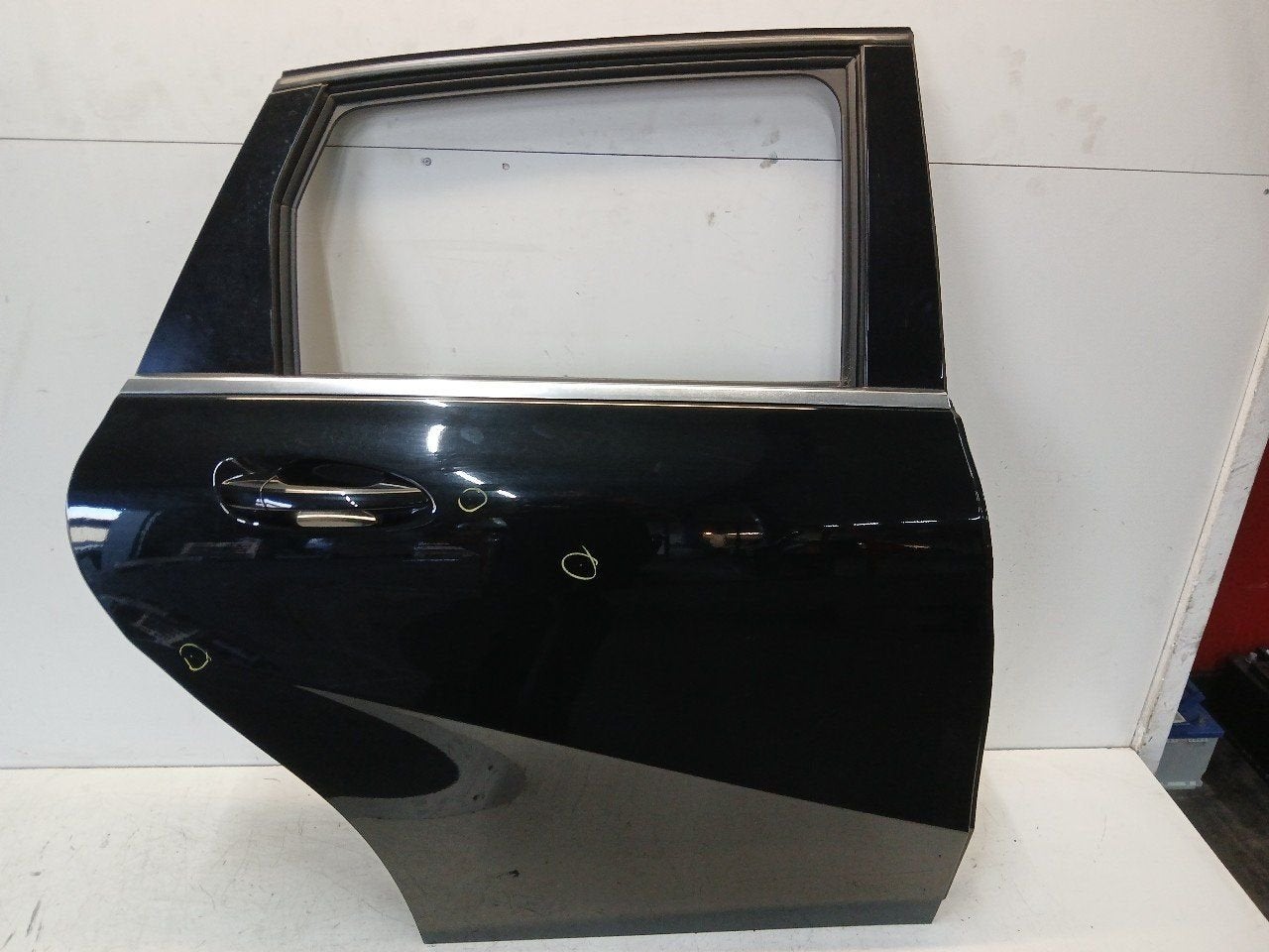 Portier rechts achter Mercedes-Benz B-Klasse, Onderdelen@venauto.nl, Van der Ven Autorecycling B.V., Gebruikt, Ettenseweg 76, 4706 PB Roosendaal, The Netherlands