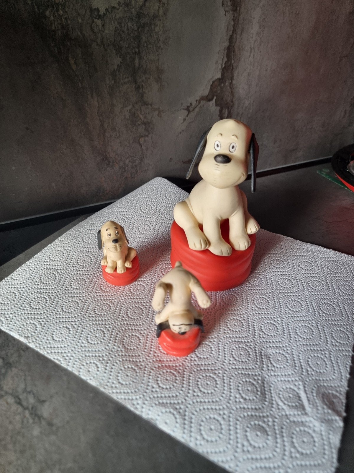 3 vintage hondenbeeldjes Wum, Verzamelen, Ophalen, Gebruikt, Dier