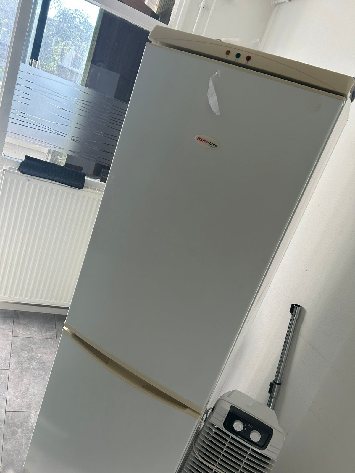Gratis Oude kapotte koelkast, Witgoed en Apparatuur, Vriezers en Diepvrieskisten, Ophalen, Niet werkend, Minder dan 60 cm, 160 cm of meer