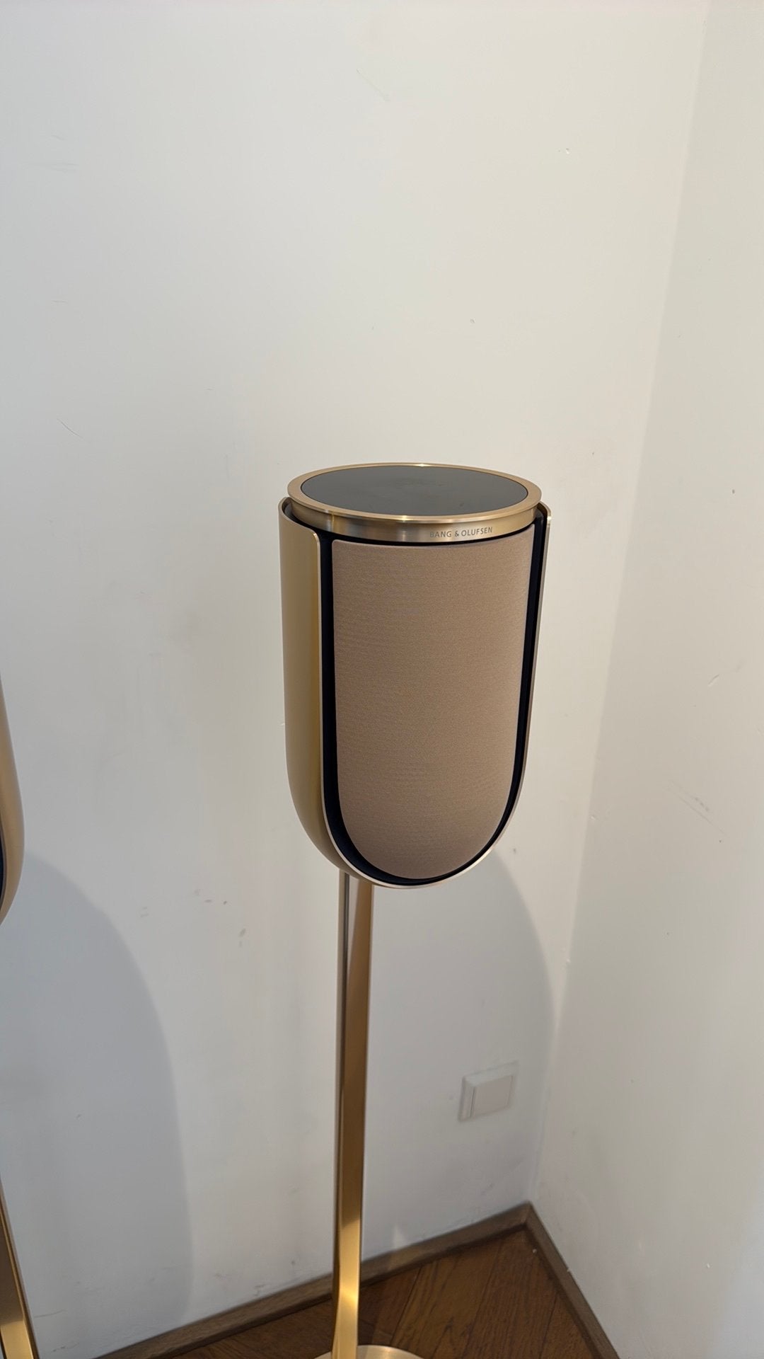 Bang & Olufsen BeoLab 8 Gold tone warm taupe, Overige merken, Bang & Olufsen, Info@bang-olufsen.dk, Ophalen of Verzenden