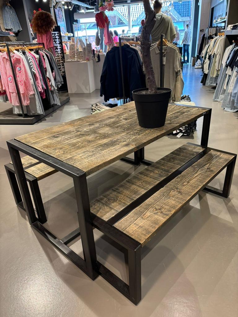 Presentatie tafel, Ophalen, Gebruikt, 100 tot 150 cm, 50 tot 100 cm