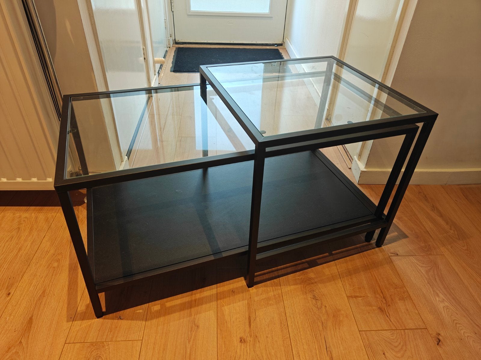 Ikea Vittsjö bijzettafeltjes set van 2 - Zwart/Glas, Huis en Inrichting, Tafels | Bijzettafels, Gebruikt, Modern, Industrieel