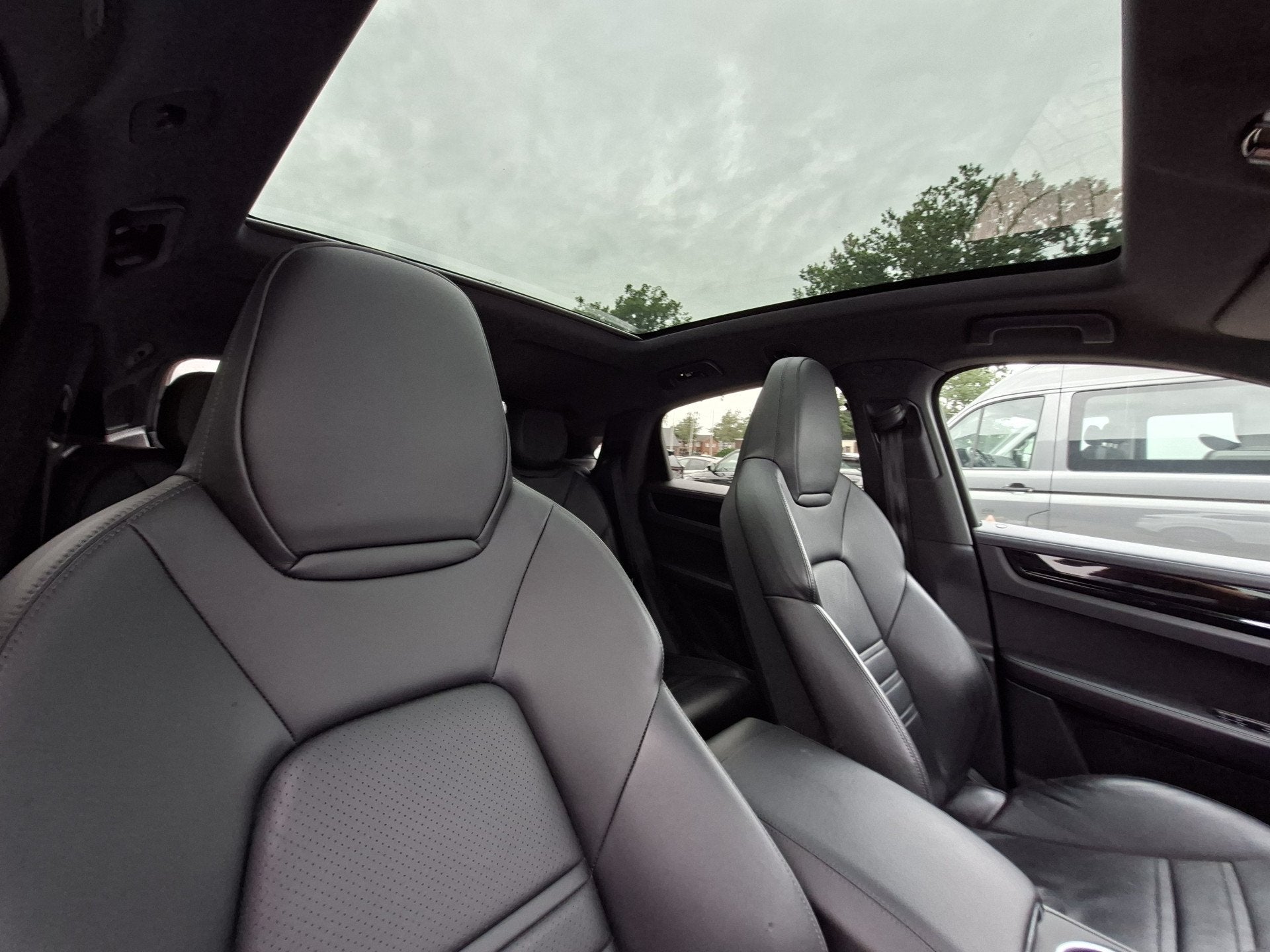 Foto 5 van Porsche Cayenne Coupé 3.0 E-Hybrid Pano Trekhaak(3500) 360